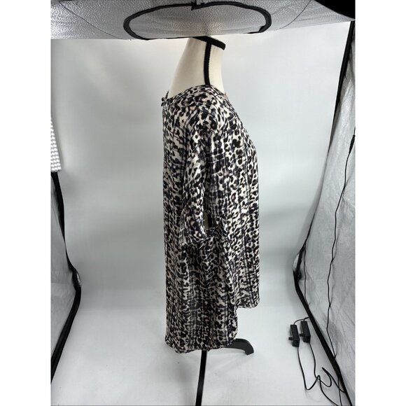 Torrid Womens Blouse Leopard Print Keyhole Short Sleeve Plus Size 4X - Picture 3 of 7